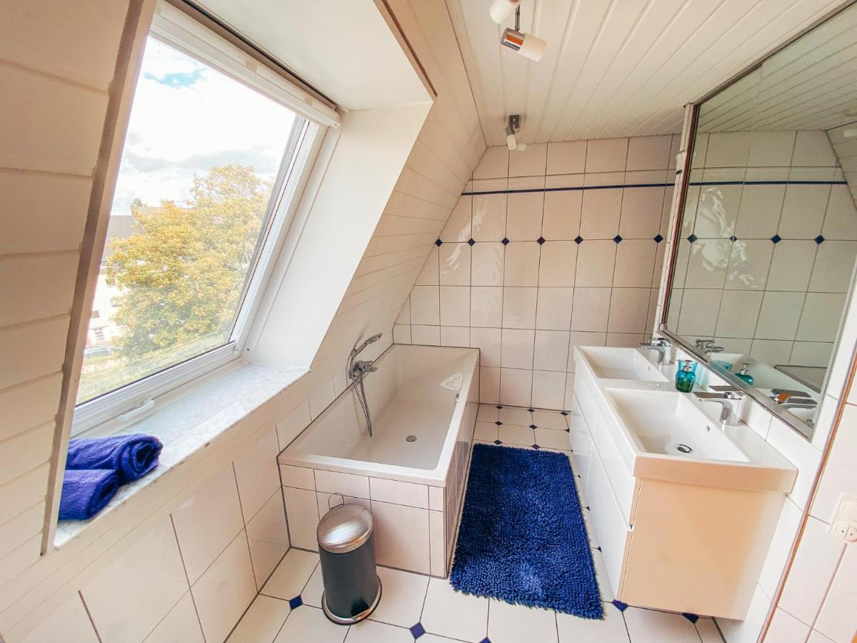 Rheinloft 3 - Grosse Giebelwohnung Mit Dachterrassen An Der Rheinpromenade 엠메리흐 외부 사진