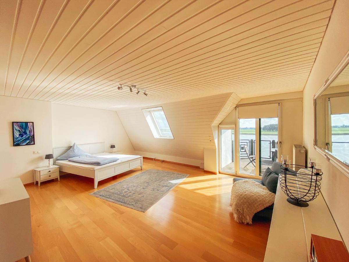 Rheinloft 3 - Grosse Giebelwohnung Mit Dachterrassen An Der Rheinpromenade 엠메리흐 외부 사진